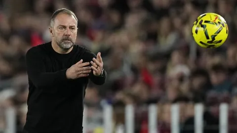 字母哥谈与詹姆斯对比：若穿越至70年代，单场得分可超275分！